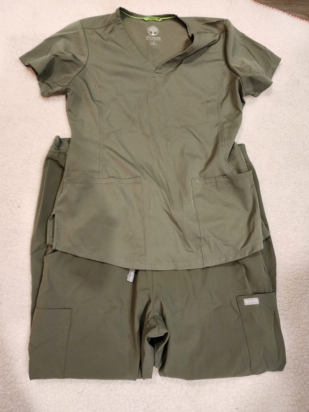 Women's Olive Green Scrub Set - V-Neck Top & Cargo Pants Size Small